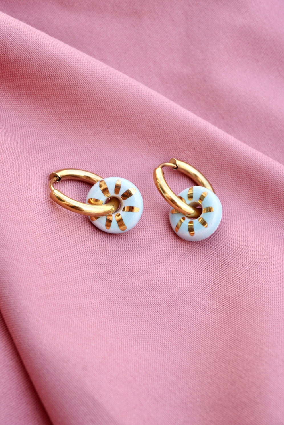 Pendientes donut azul con detalles oro (edición limitada)