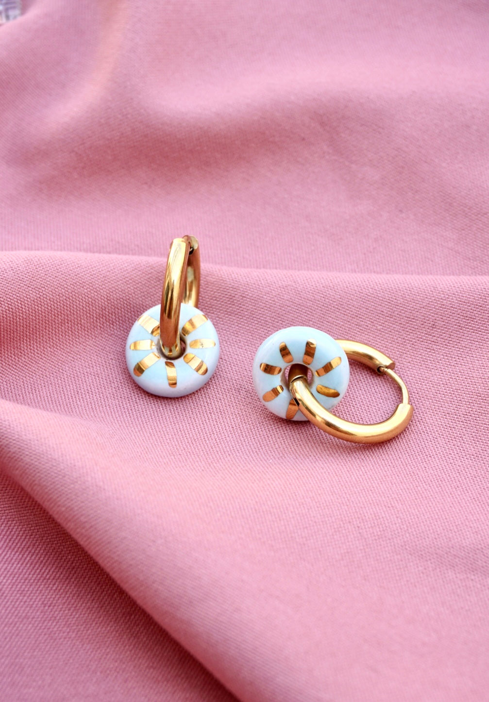 Pendientes donut azul con detalles oro (edición limitada)