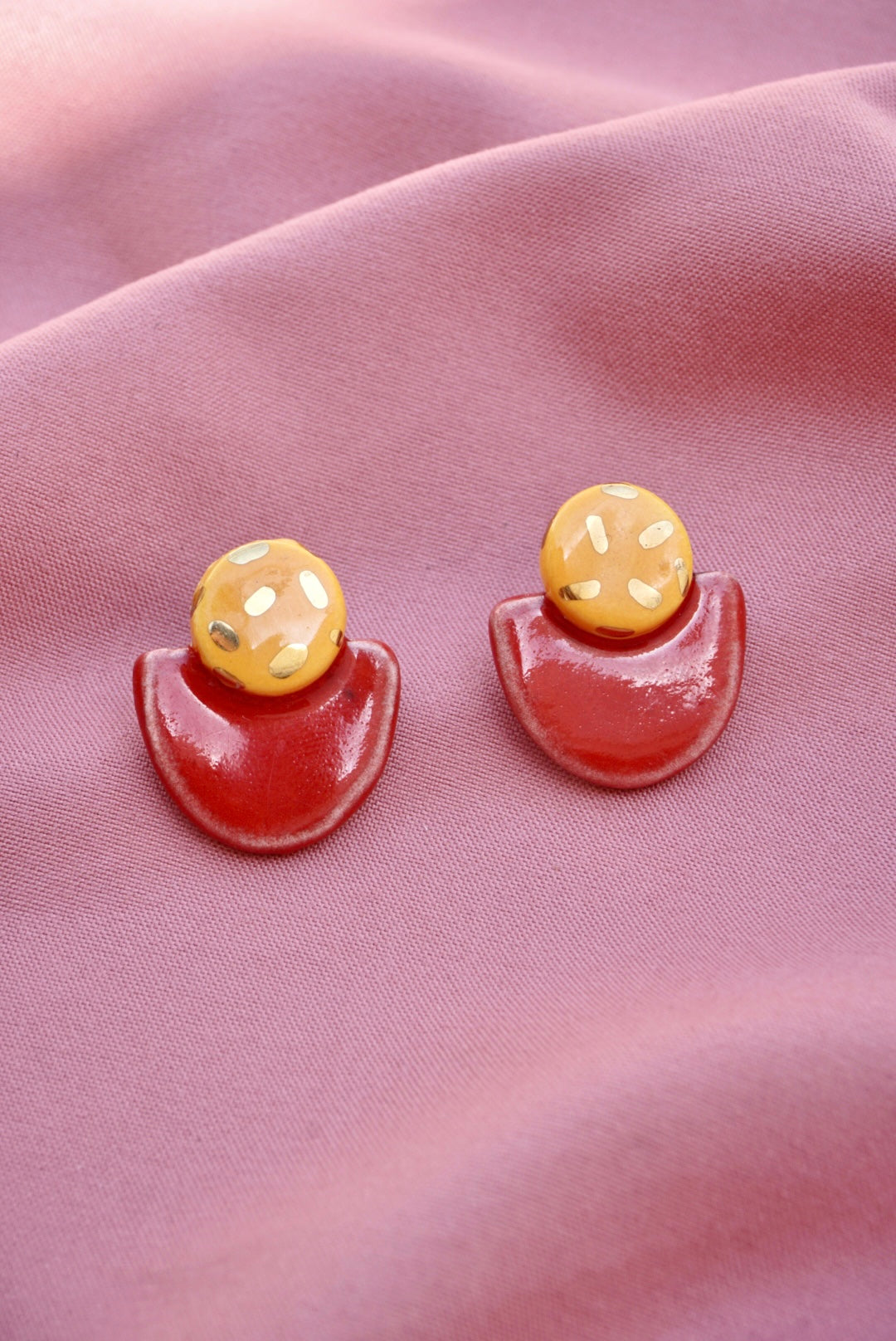 Pendientes semicírculo rojo (pieza única)