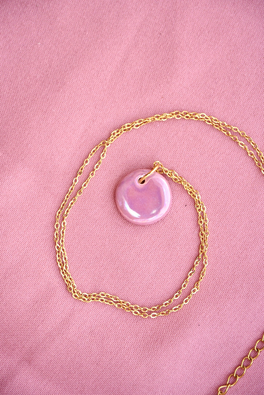 Collar moneda rosa nacarada (pieza única)